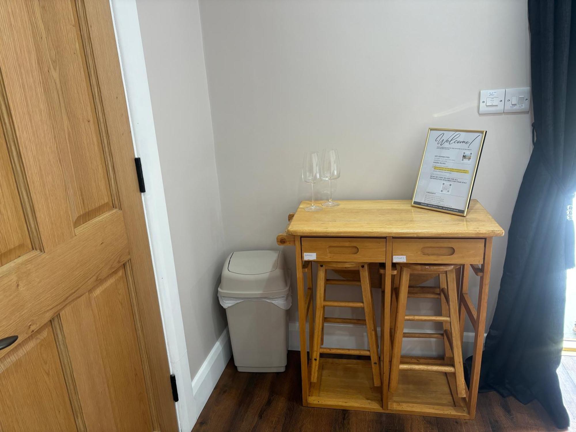 Private Detached Small Bedroom And Bathroom Only- This Is Not An Apartment Butlersbridge Bagian luar foto