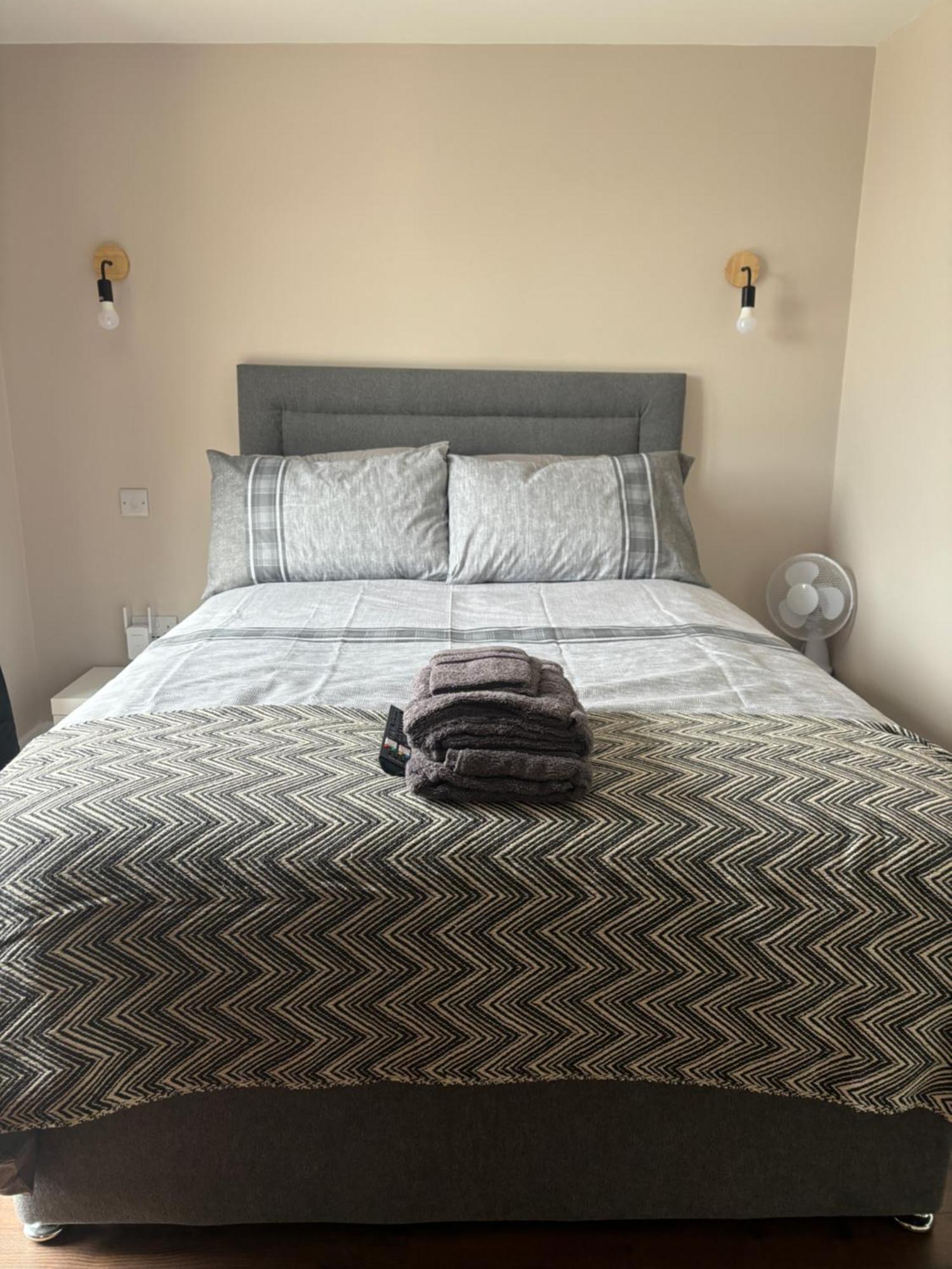 Private Detached Small Bedroom And Bathroom Only- This Is Not An Apartment Butlersbridge Bagian luar foto