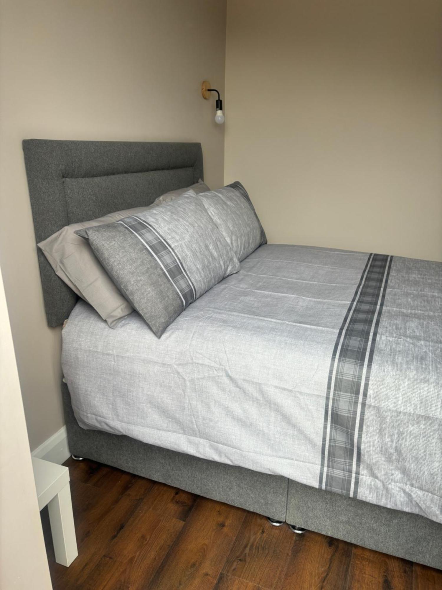 Private Detached Small Bedroom And Bathroom Only- This Is Not An Apartment Butlersbridge Bagian luar foto