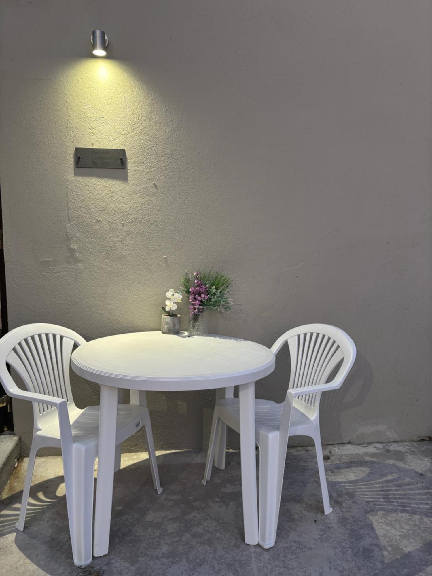 Private Detached Small Bedroom And Bathroom Only- This Is Not An Apartment Butlersbridge Bagian luar foto